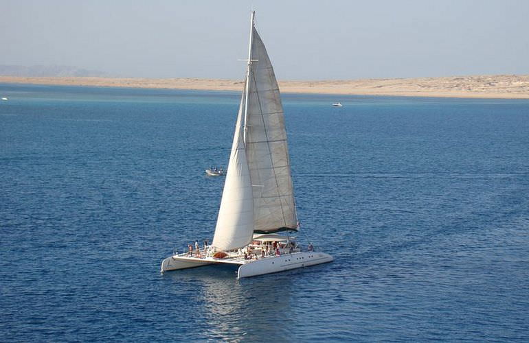 Katamaran & Segelboot Ausflüge in Hurghada